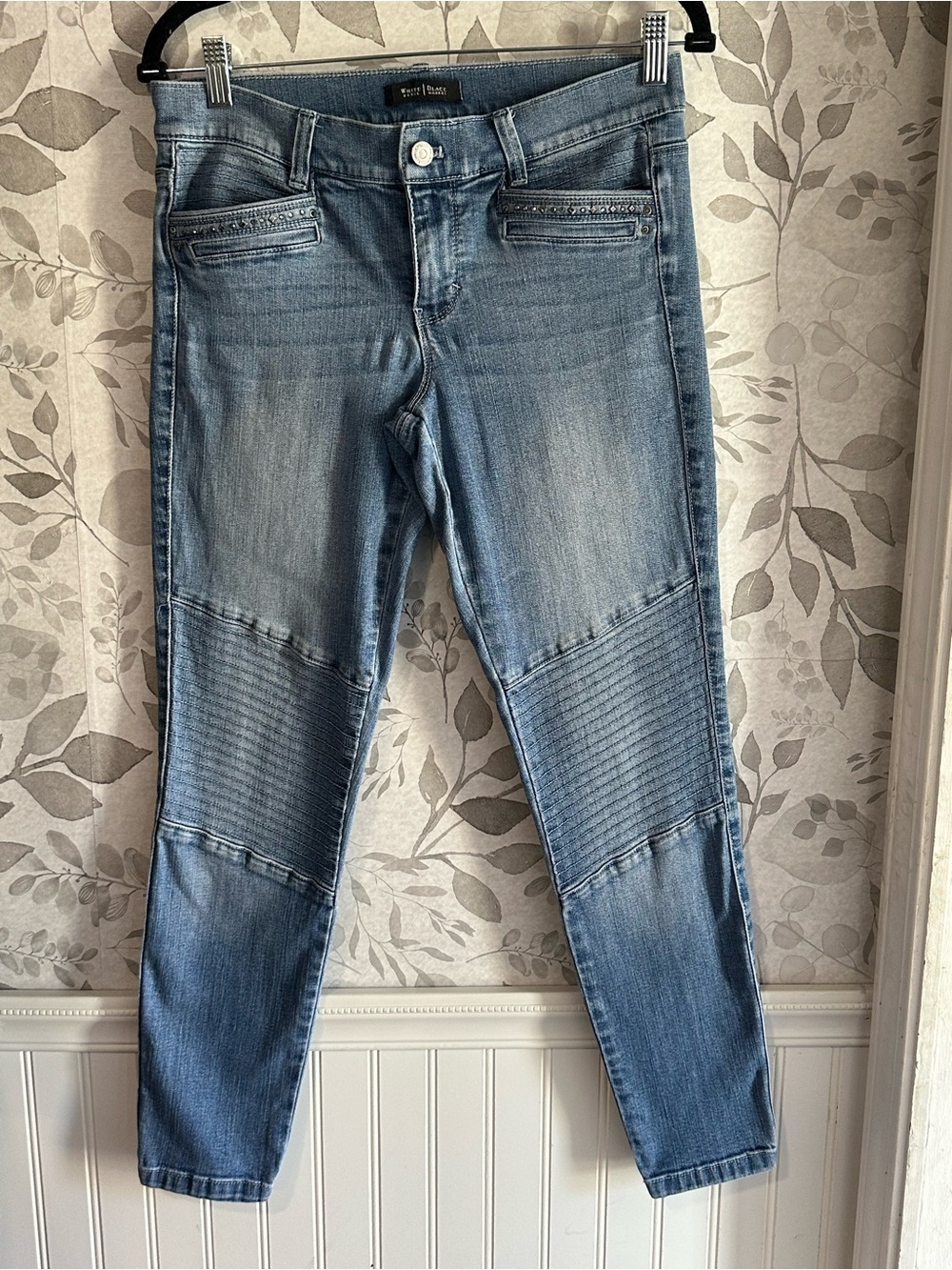WHBM moto skinny jeans size 6 embellished